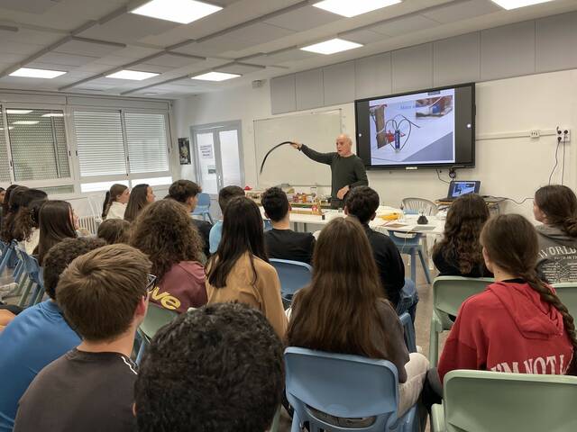 L’espectacle ‘Física pop’ apropa la ciència a més de 200 alumnes de l’Urgell dins el programa ‘Ciència al territori 2025’ de l’IEI